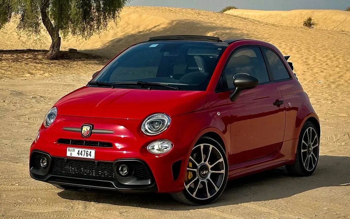 Abarth 695 Cabrio - image 1