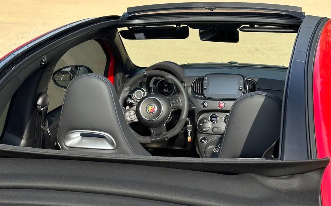Abarth 695 Cabrio - image 5