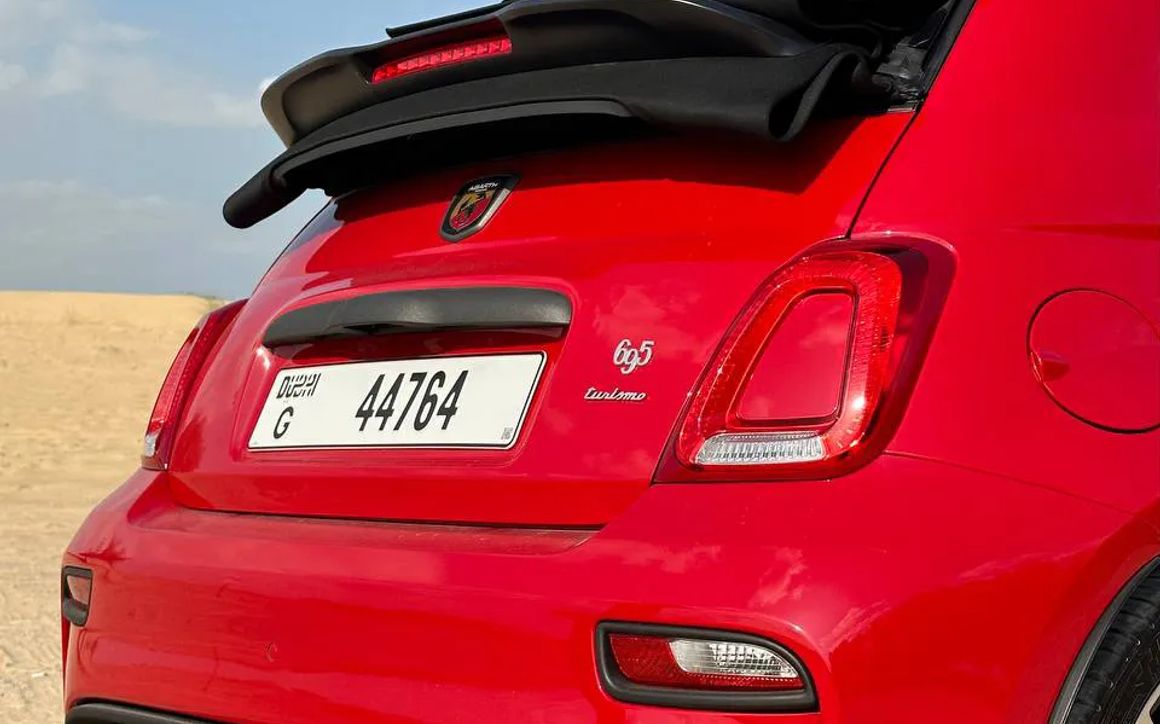 Abarth 695 Cabrio - image 4