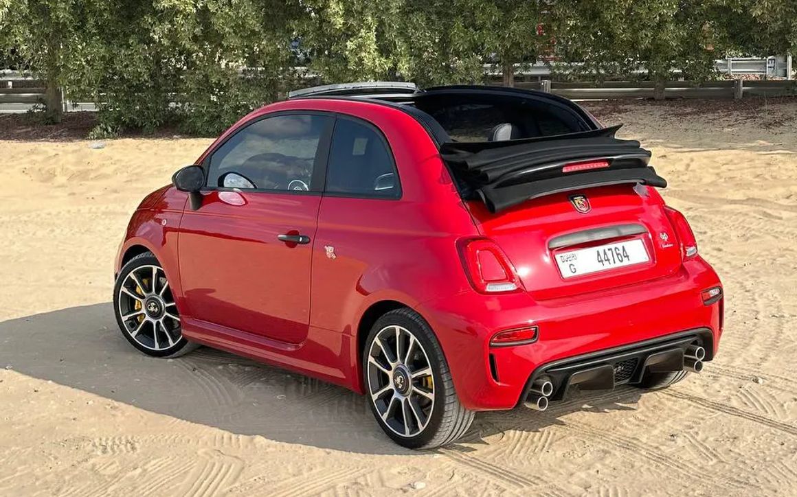 Abarth 695 Cabrio - image 3