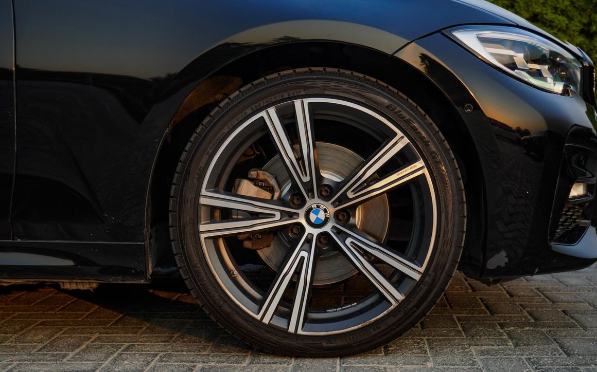 BMW 330i M package - image 8