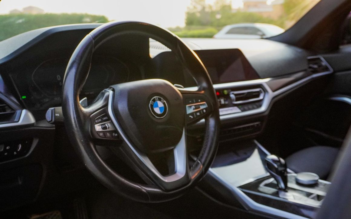 BMW 330i M package - image 11