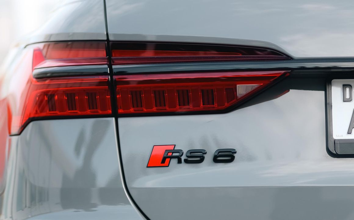Audi RS6 Avant Gray - image 15