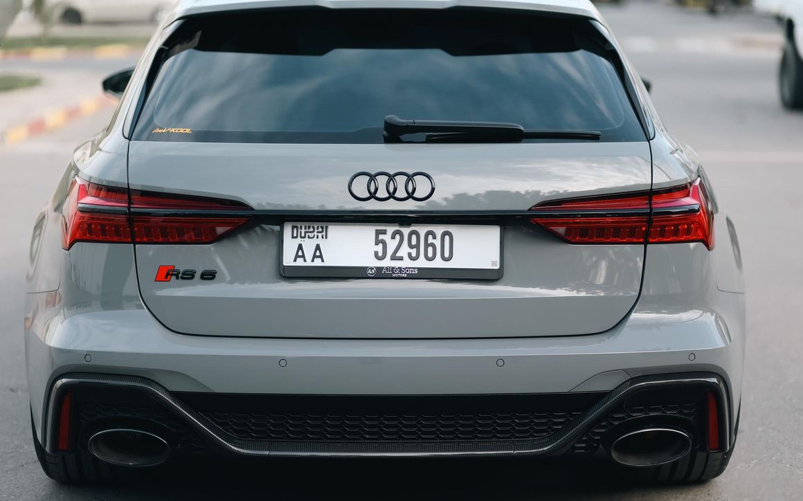 Audi RS6 Avant Gray - image 10
