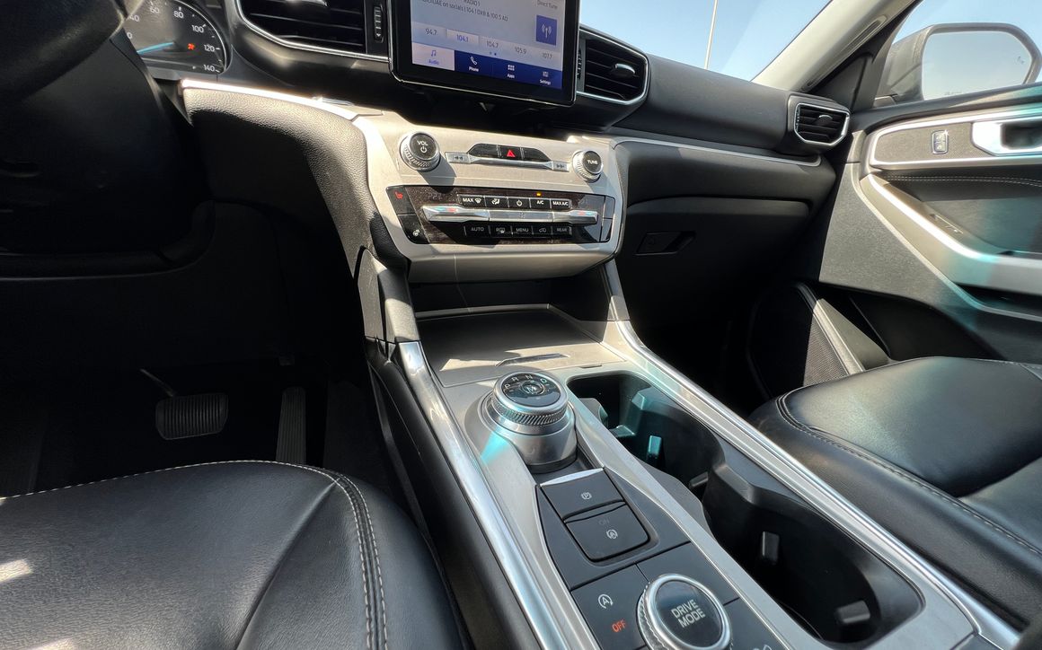 Ford Explorer - image 9
