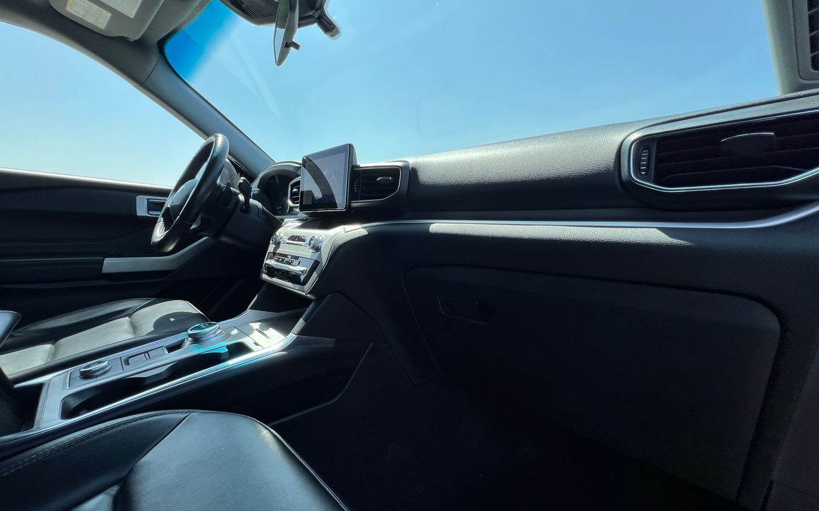Ford Explorer - image 7