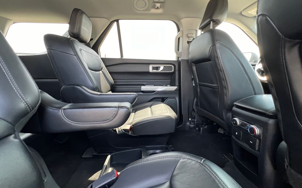 Ford Explorer - image 12