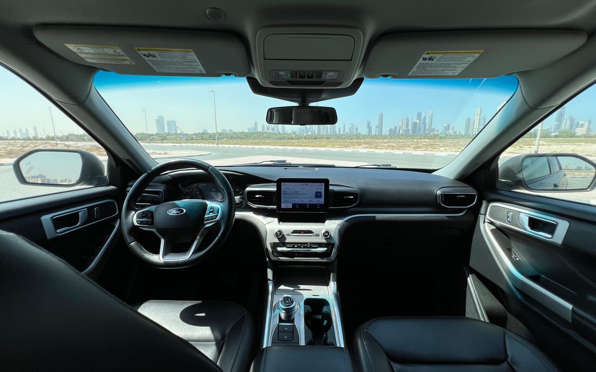 Ford Explorer - image 8