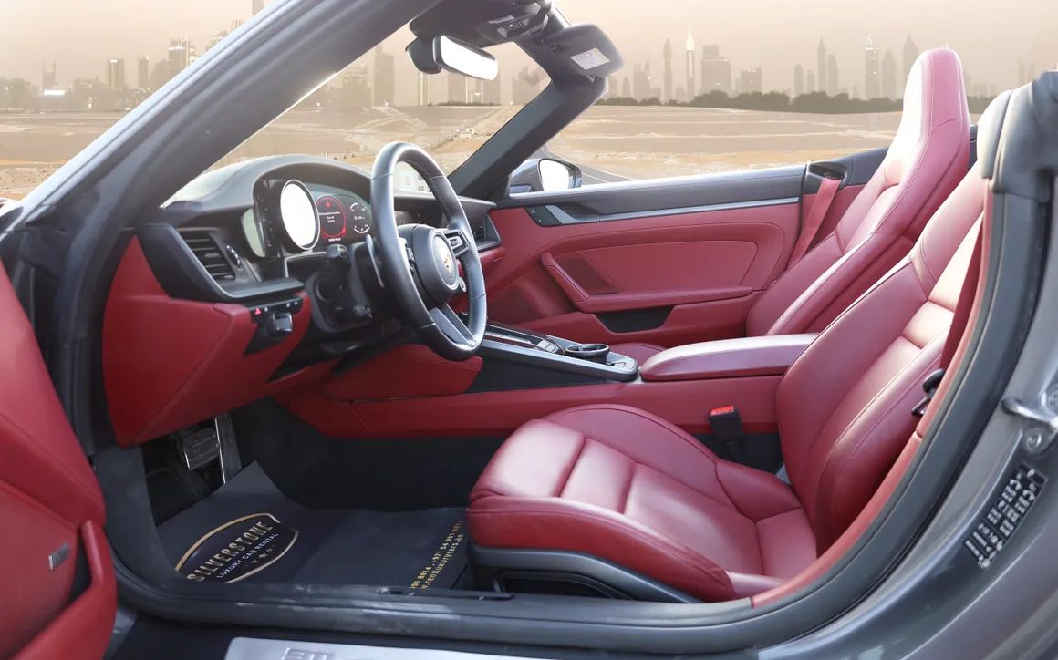 PORSCHE 911 CARRERA 4S - image 13