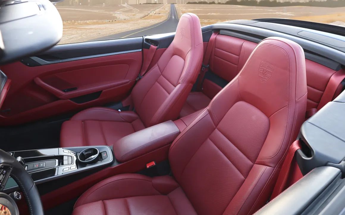 PORSCHE 911 CARRERA 4S - image 17