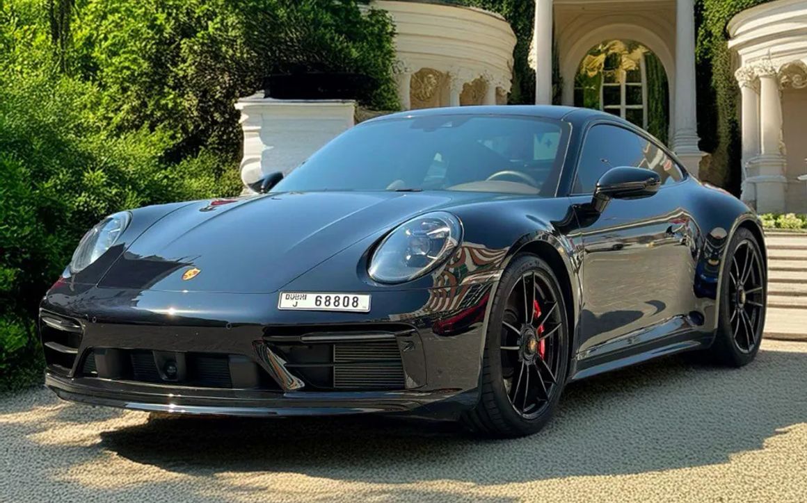 PORSCHE 911 GTS - image 1