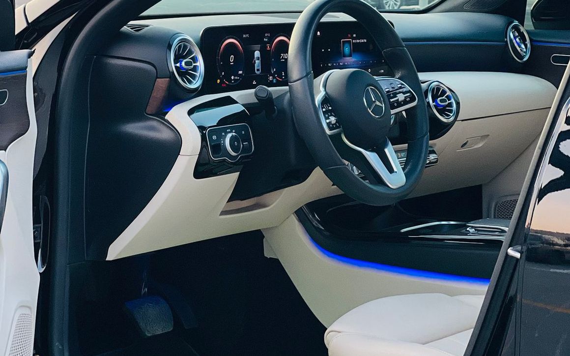 MERCEDES A220 - image 4