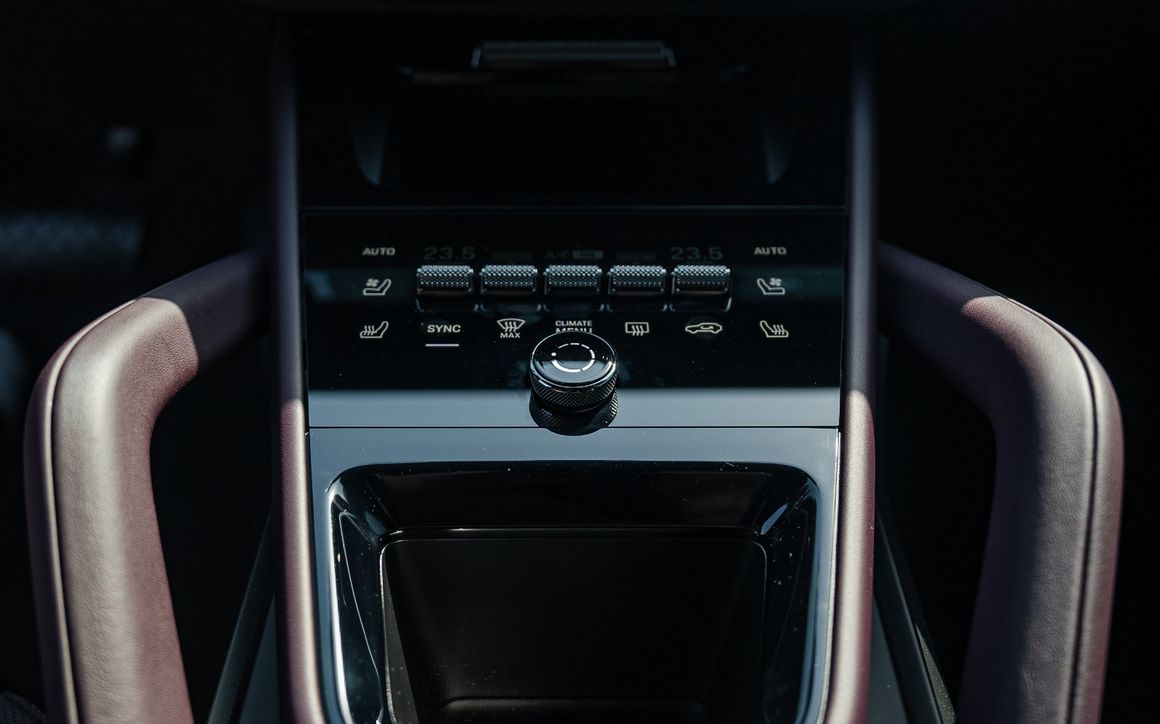 PORSCHE CAYENNE - image 12