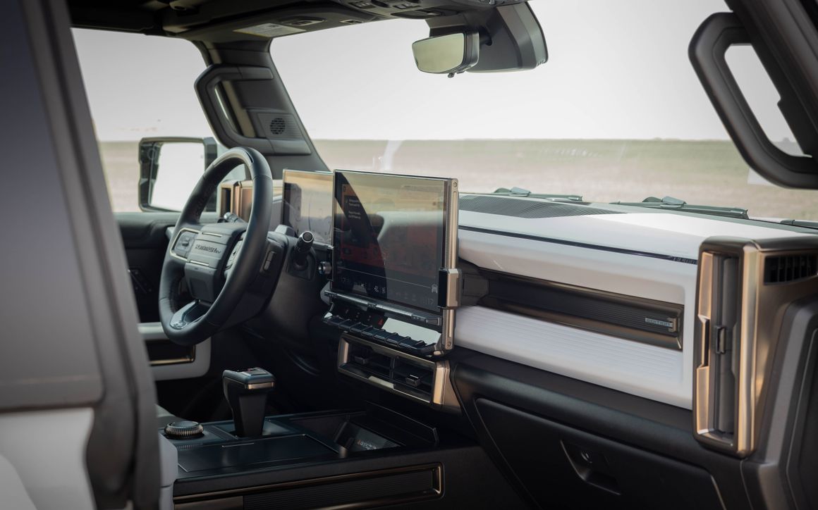 GMC HUMMER EV - image 17