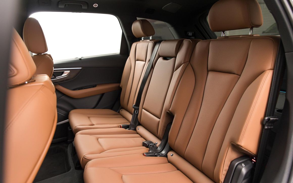 Audi Q7 - image 12