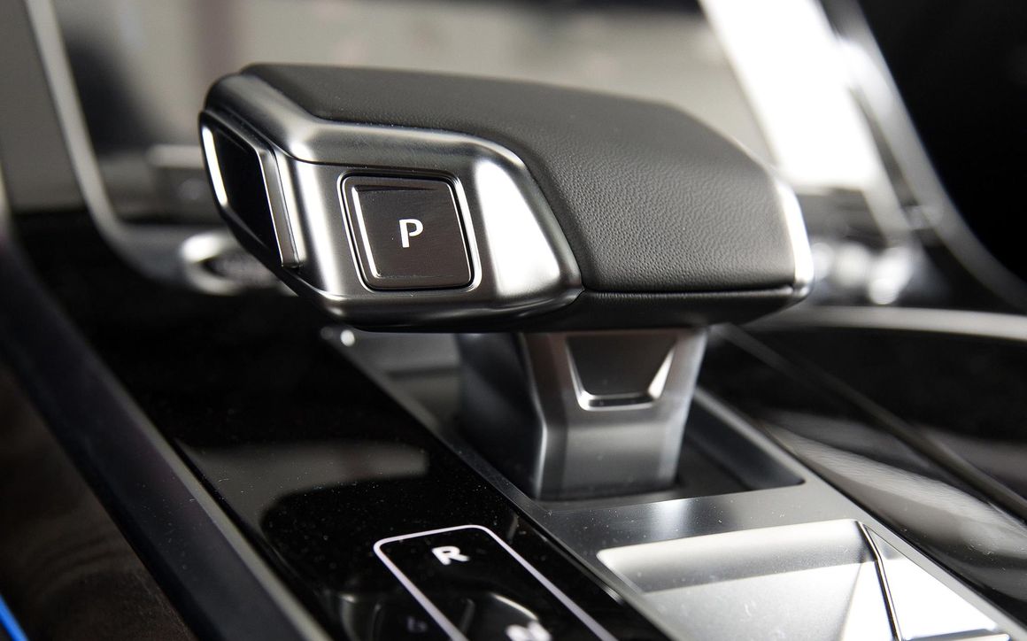 Audi Q7 - image 10