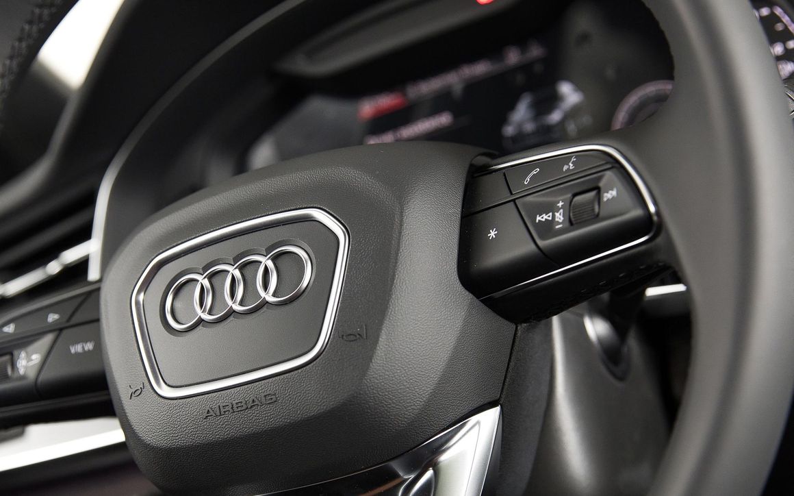Audi Q7 - image 8