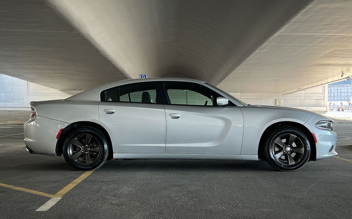 Dodge Charger - image 5