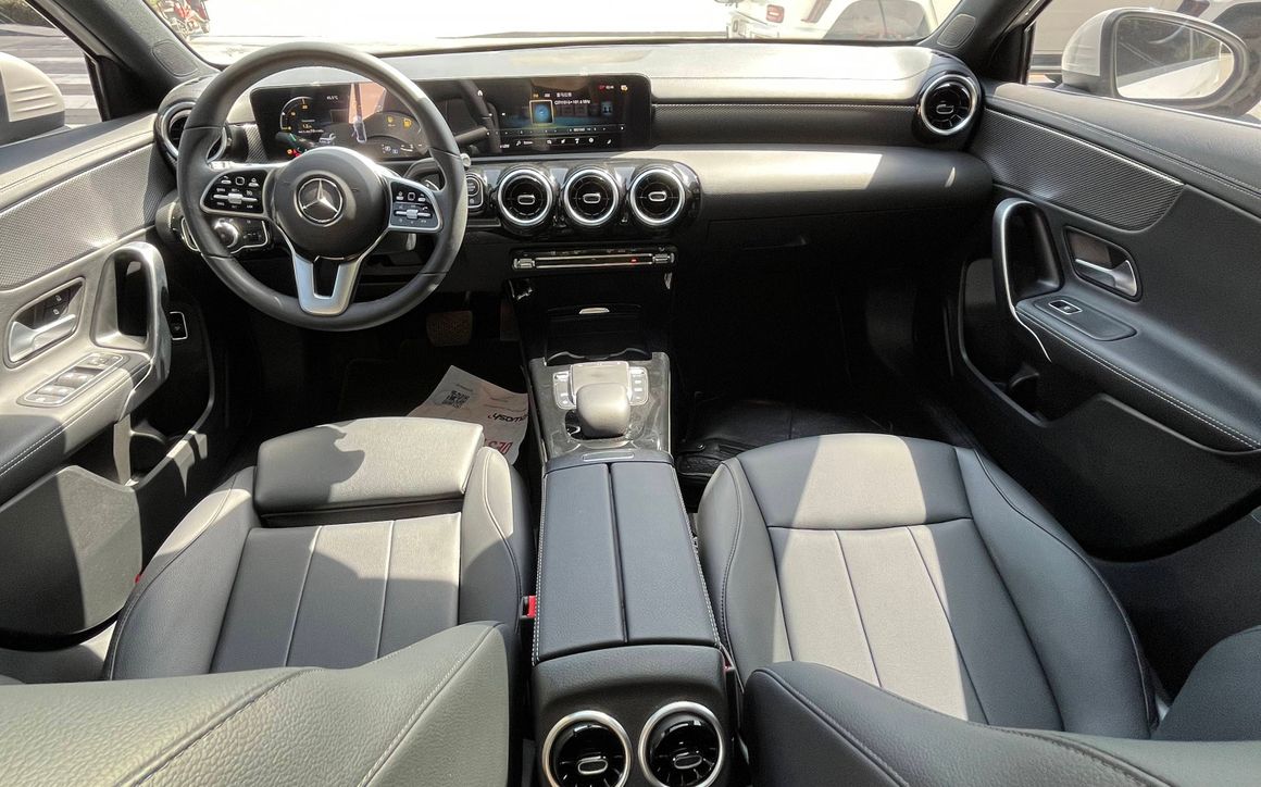 Mercedes A200L - image 7