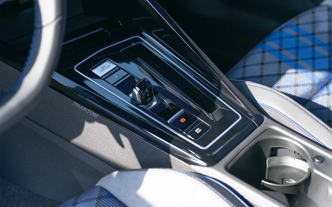 VOLKSWAGEN GOLF R - image 10