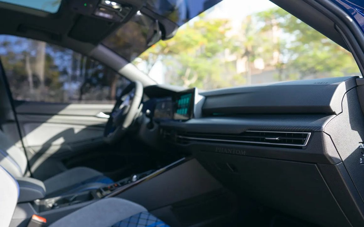 VOLKSWAGEN GOLF R - image 5