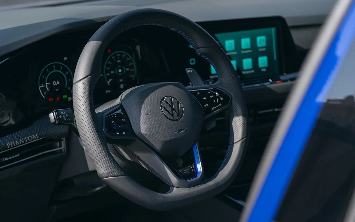 VOLKSWAGEN GOLF R - image 8
