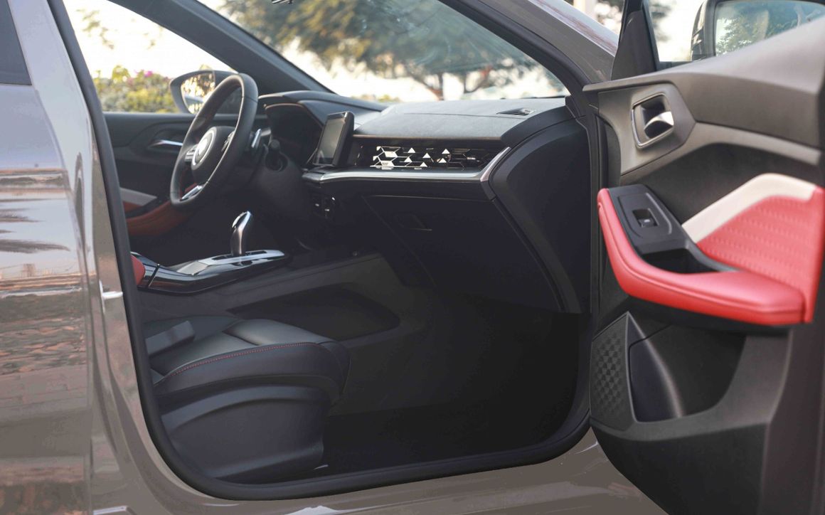 MG GT TURBO - image 9