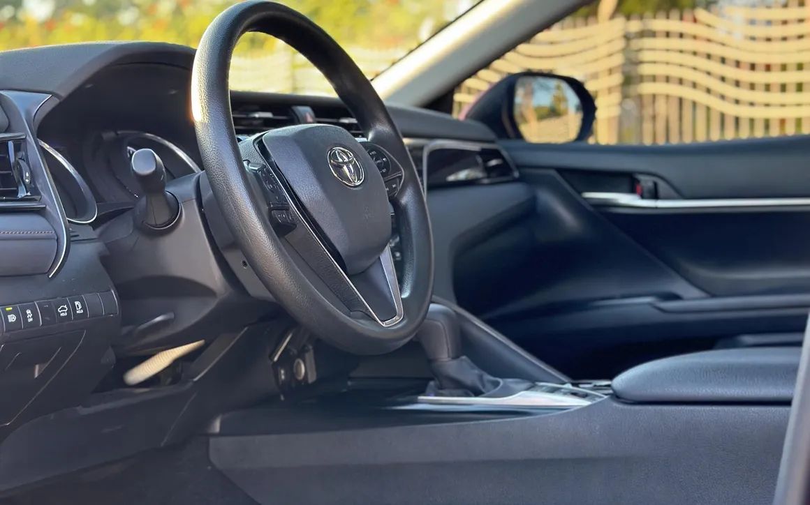 Toyota Camry Hybrid - image 11