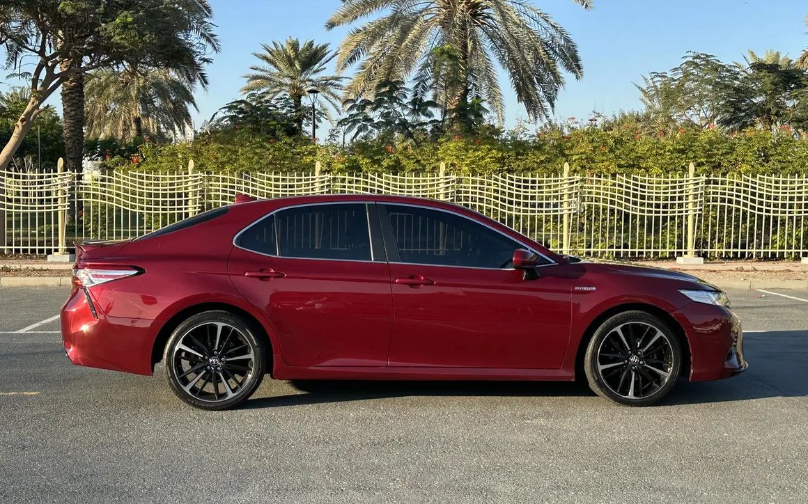 Toyota Camry Hybrid - image 6