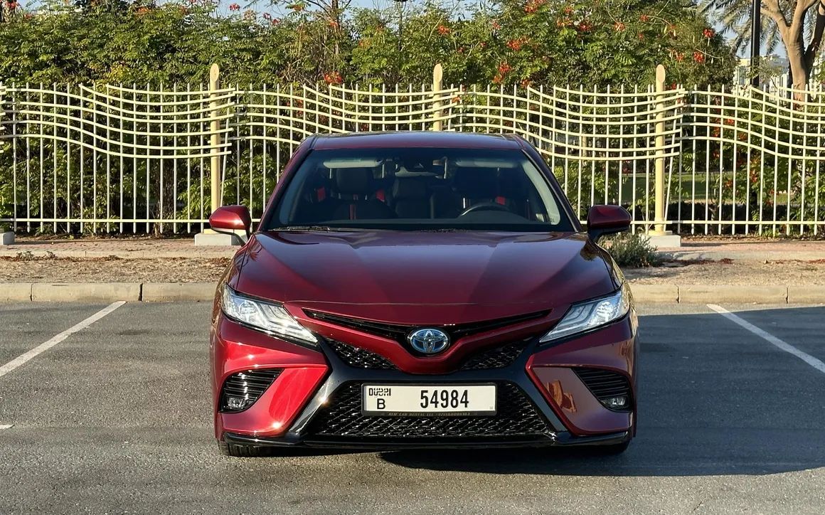 Toyota Camry Hybrid - image 3