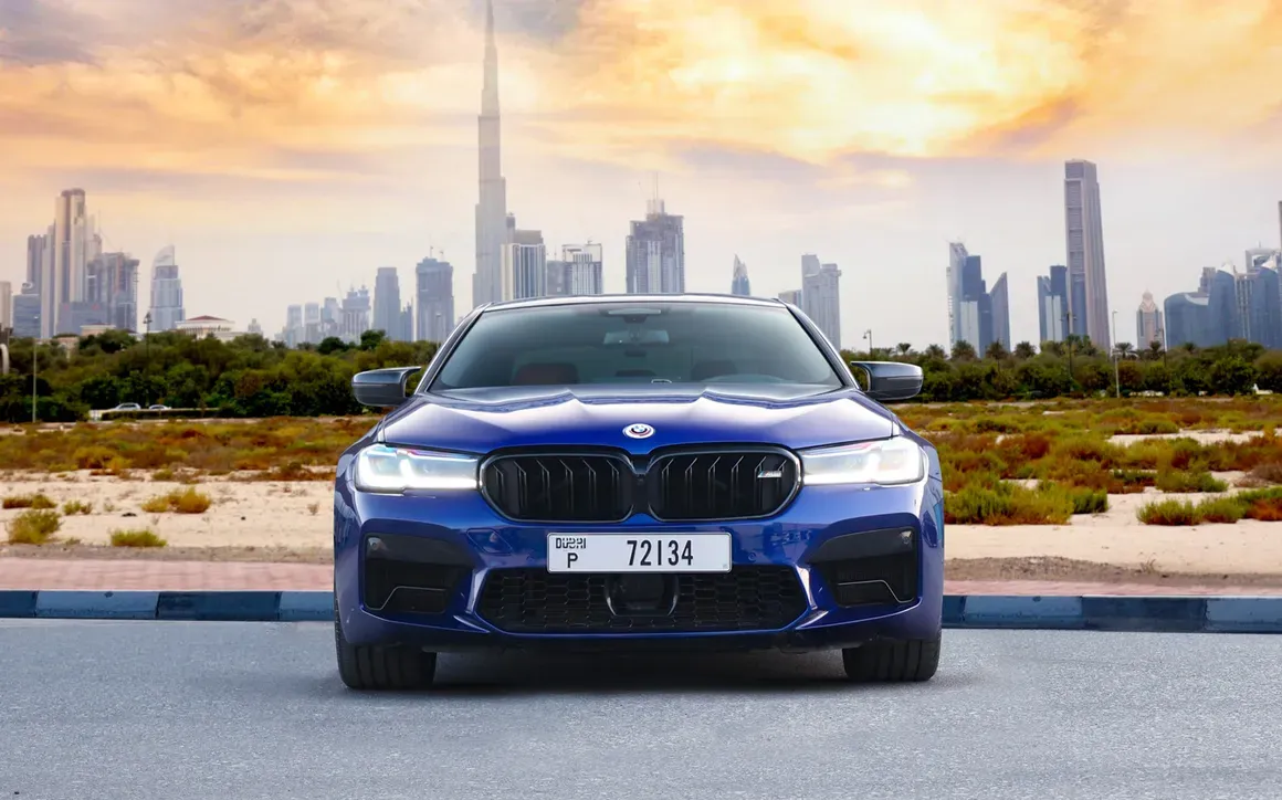 BMW M5 Competition Blue - image 3