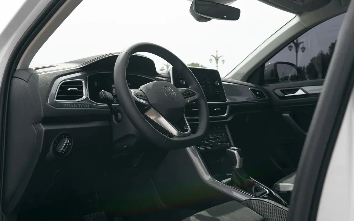 VOLKSWAGEN t-roc - image 7