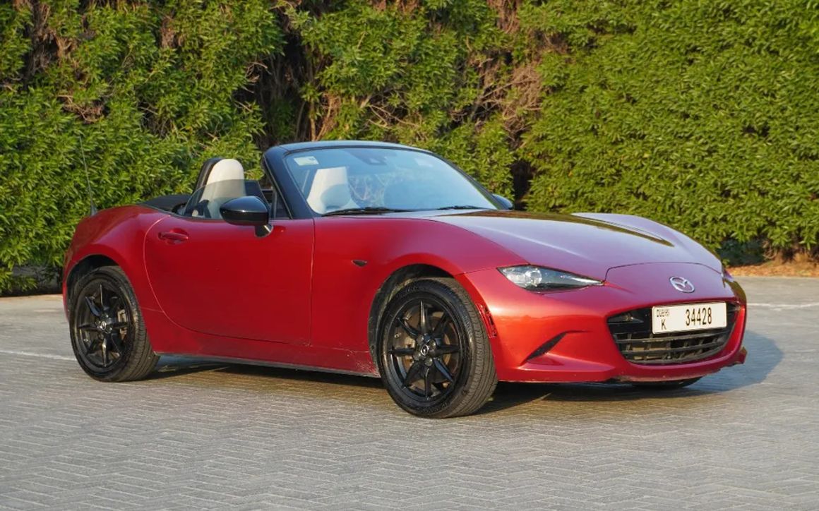 Mazda MX-5 convertible - image 3