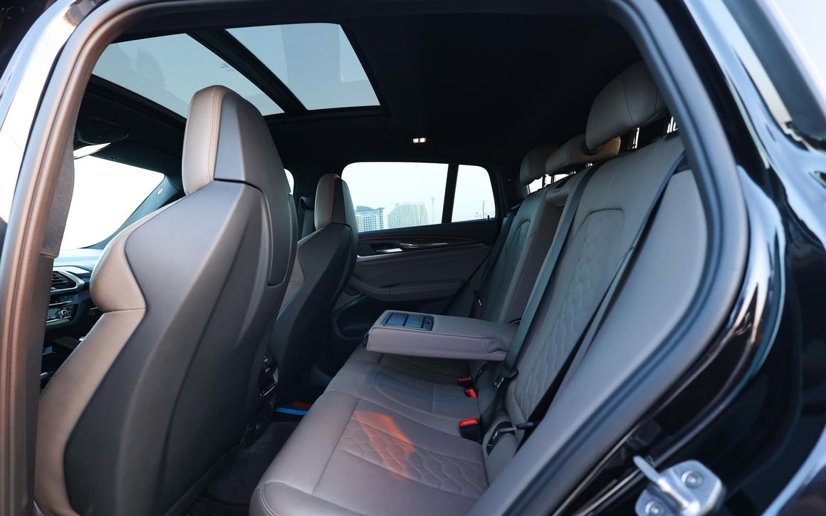 BMW X4M Competition Black - image 12