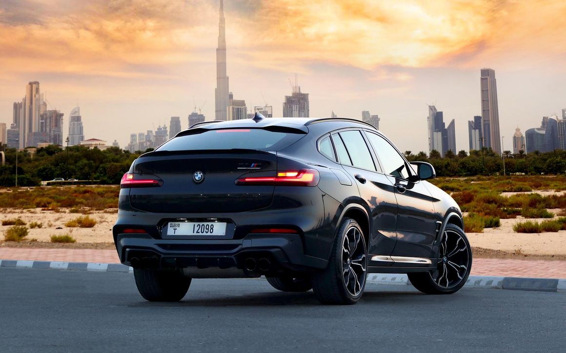 BMW X4M Competition Black - image 8