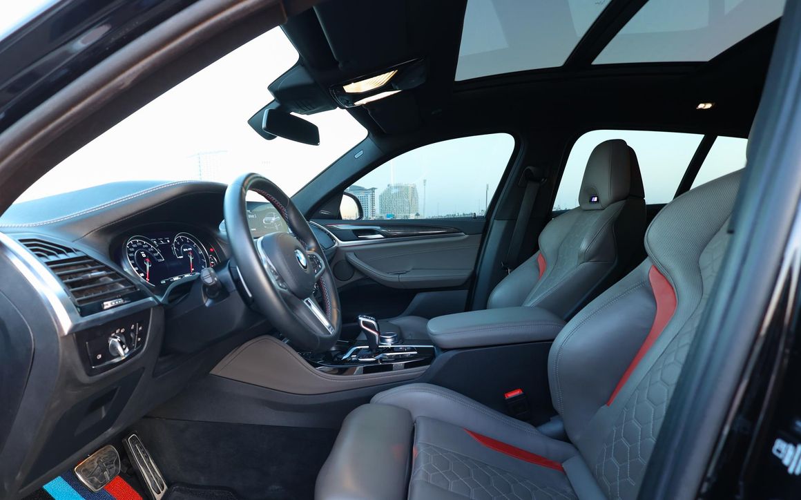BMW X4M Competition Black - image 10