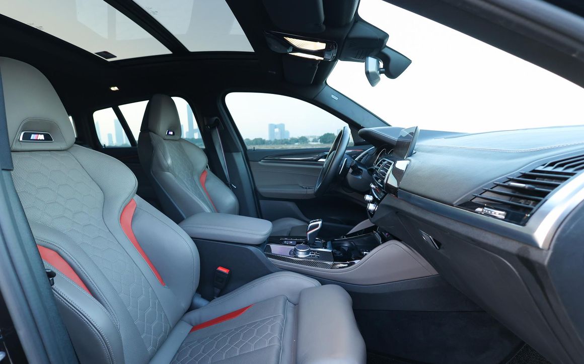 BMW X4M Competition Black - image 11
