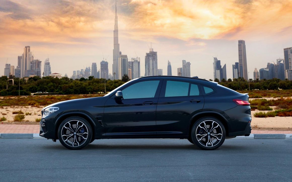 BMW X4M Competition Black - image 2