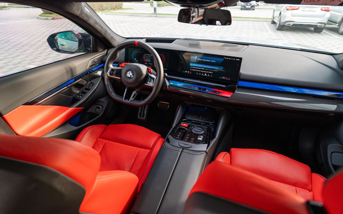 BMW M5 - image 9
