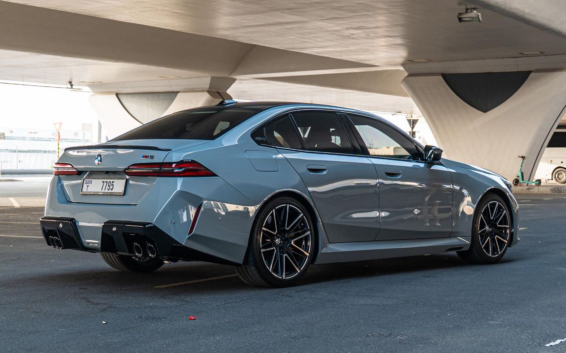 BMW M5 - image 5