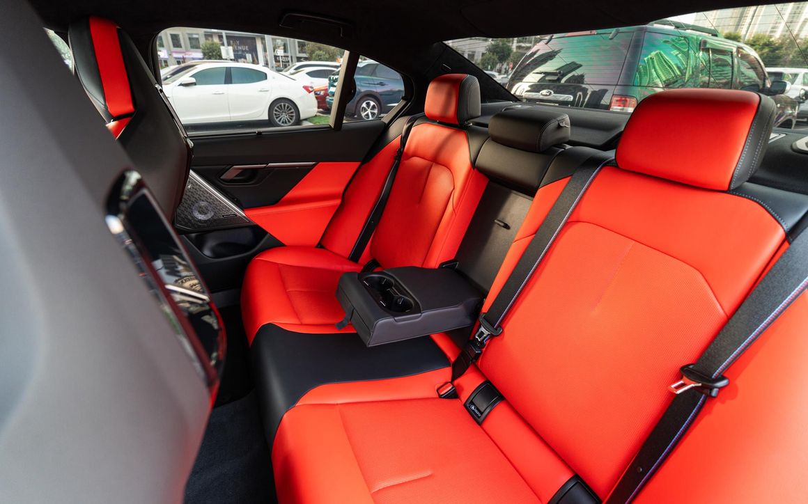 BMW M5 - image 10