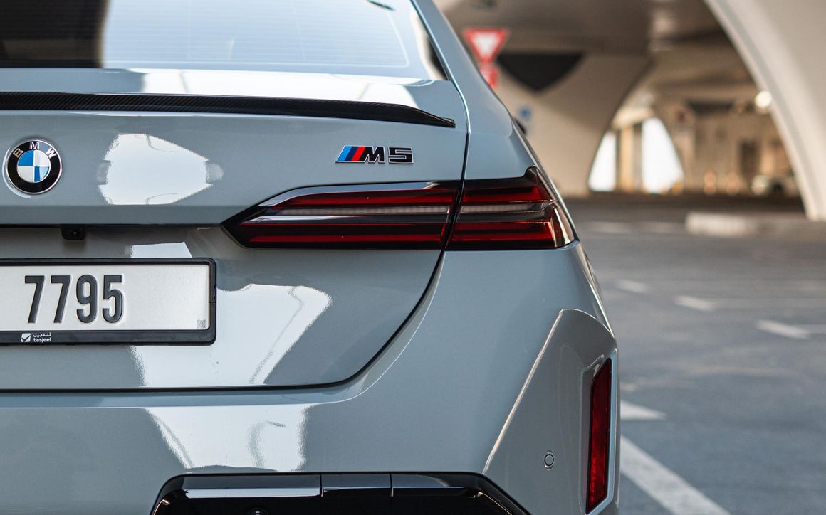 BMW M5 - image 7
