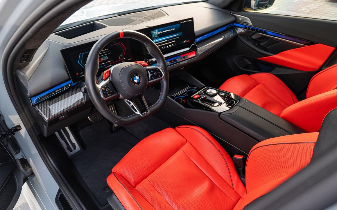 BMW M5 - image 8
