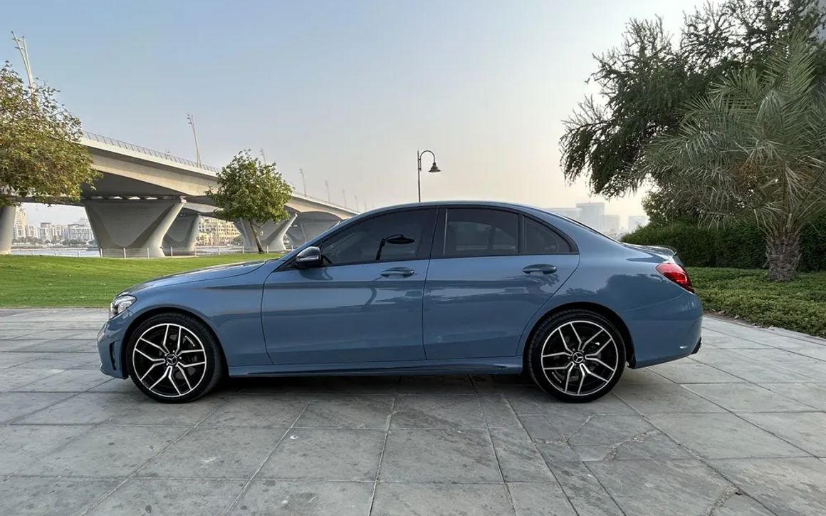Mercedes-Benz C300 - image 2