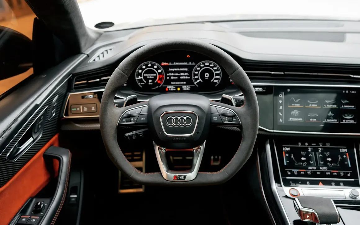 AUDI RS Q8 - image 8