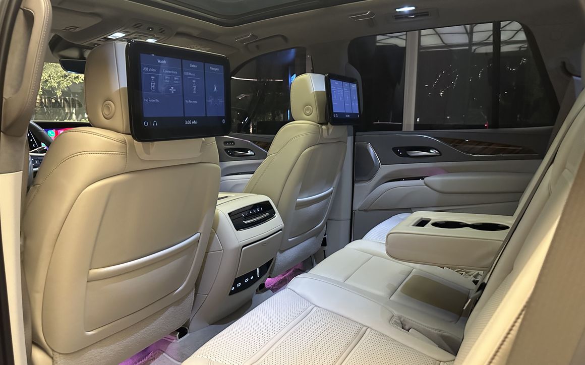 Cadillac Escalade - image 13