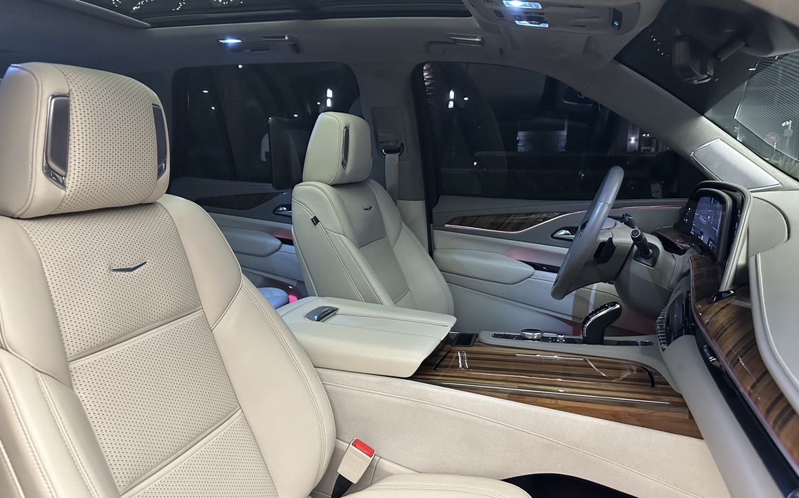 Cadillac Escalade - image 12