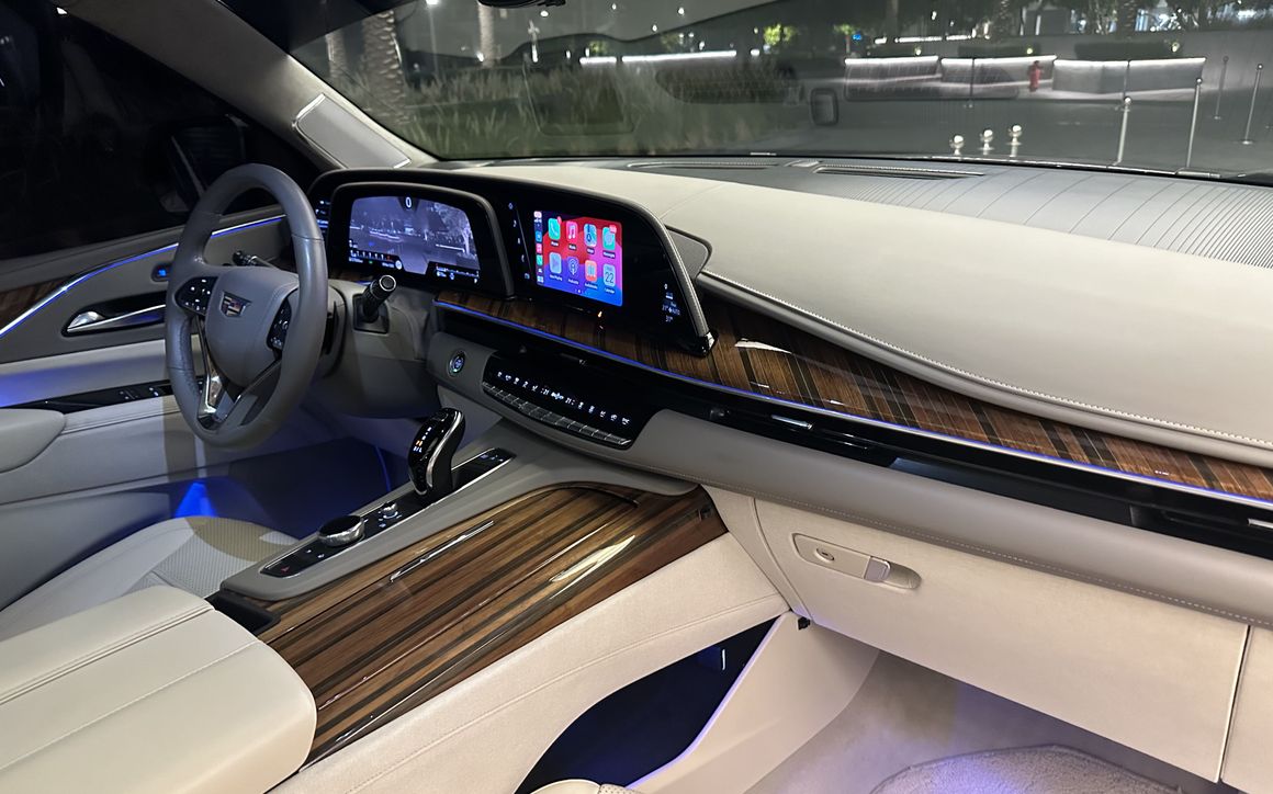 Cadillac Escalade - image 10