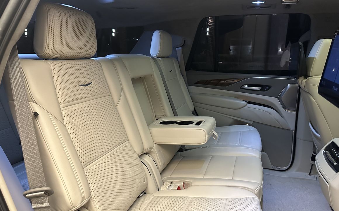 Cadillac Escalade - image 16