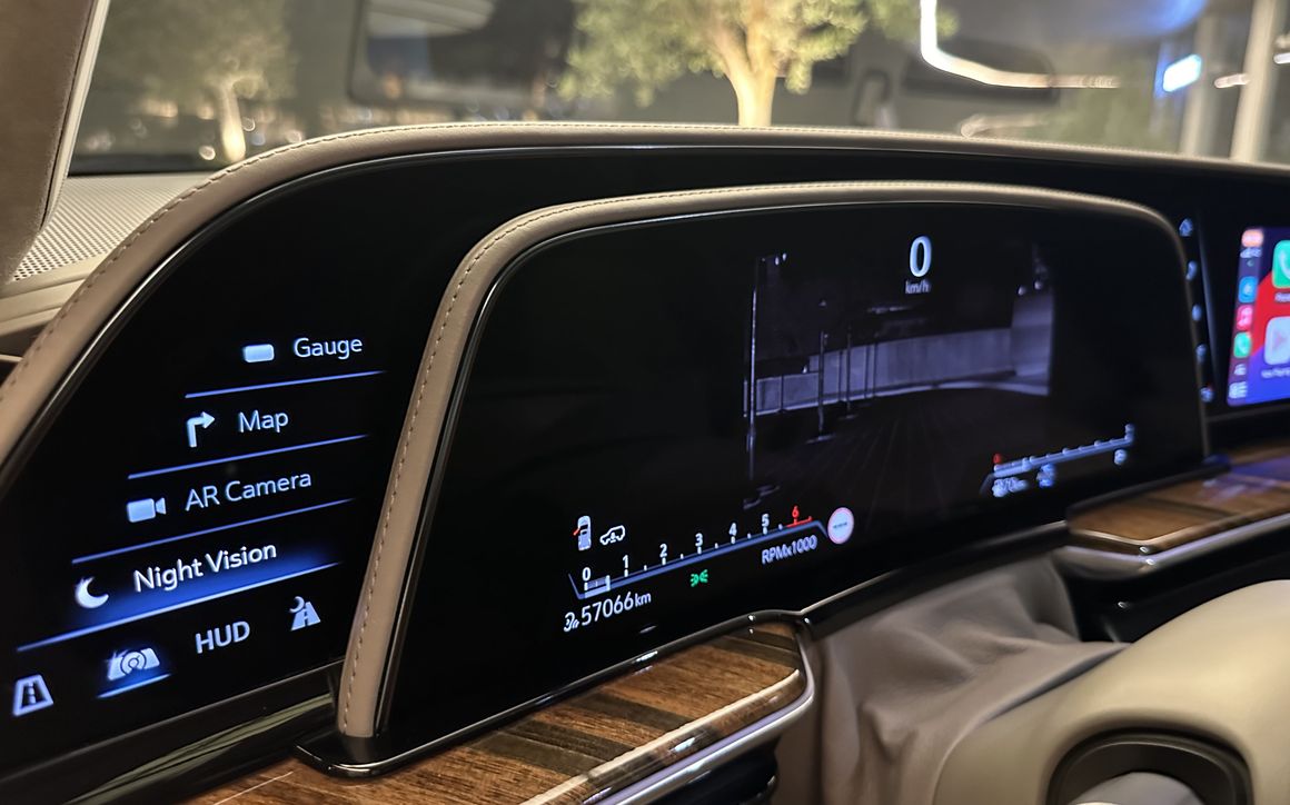 Cadillac Escalade - image 17